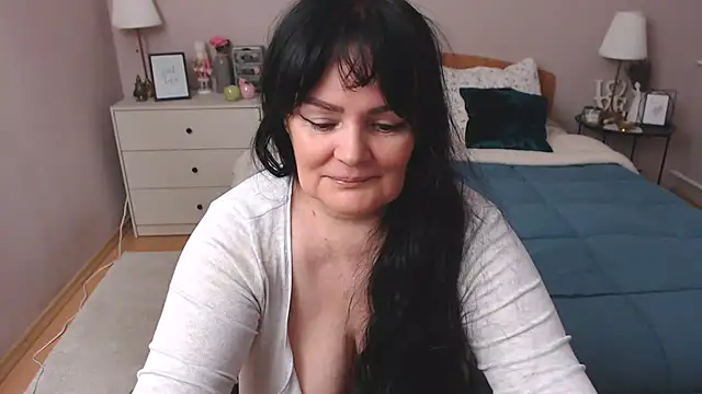 Snapshot of LeveMe2Nightt chatting on 02-17-25, 12:59 LeveMe2Nightt online show from 02-17-25, 12:59