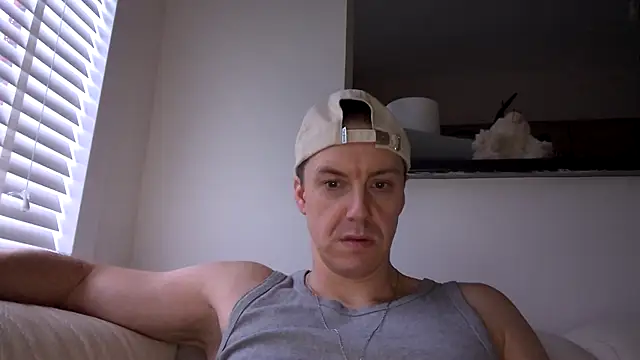 Snapshot of ploki2180 chatting on 11-23-25, 02:17 ploki2180 online show from 11-23-25, 02:17