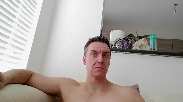 Snapshot of ploki2180 chatting on 04-12-26, 10:31 ploki2180 online show from 04-12-26, 10:31