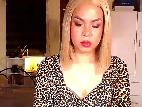 Snapshot of MistressLuna1 chatting on 03-20-25, 07:04 MistressLuna1 online show from 03-20-25, 07:04