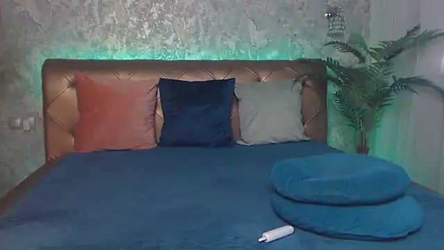 LindaMaia online show from 04-29-26, 04:27