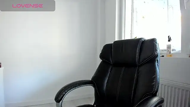 Snapshot of DiamondKay chatting on 10-17-25, 06:27 DiamondKay online show from 10-17-25, 06:27