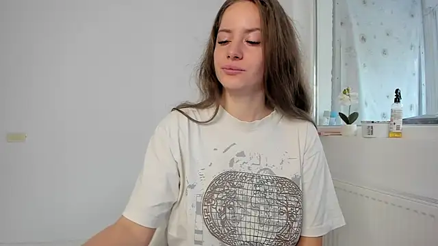 Snapshot of DiamondKay chatting on 11-17-25, 07:36 DiamondKay online show from 11-17-25, 07:36