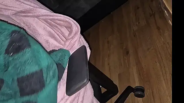 Snapshot of -luckybong- chatting on 03-09-25, 09:14 -luckybong- online show from 03-09-25, 09:14