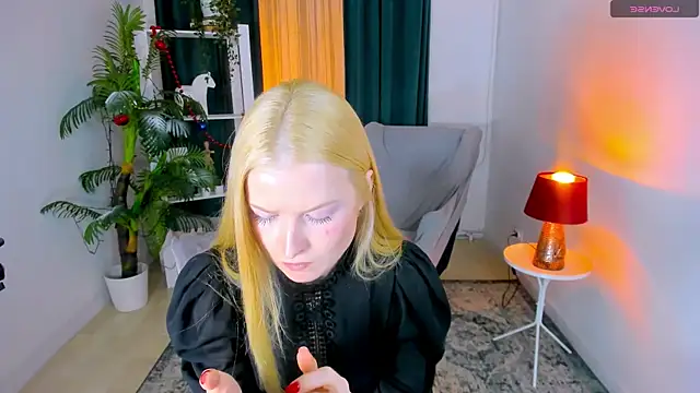 Snapshot of Laly_Peach chatting on 01-06-26, 01:59 Laly Peach online show from 01-06-26, 01:59