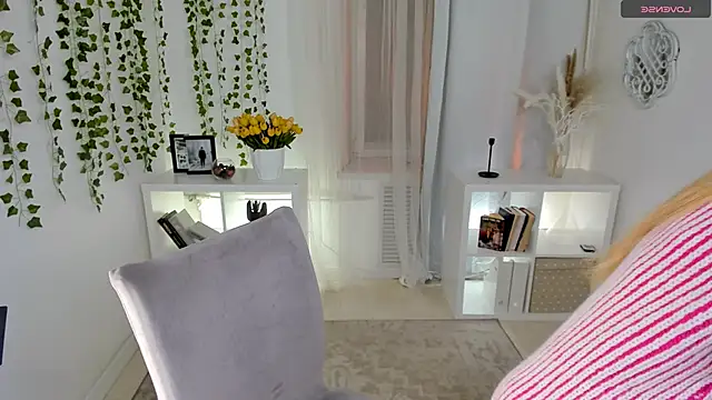 Snapshot of Laly_Peach chatting on 01-14-26, 12:55 Laly Peach online show from 01-14-26, 12:55