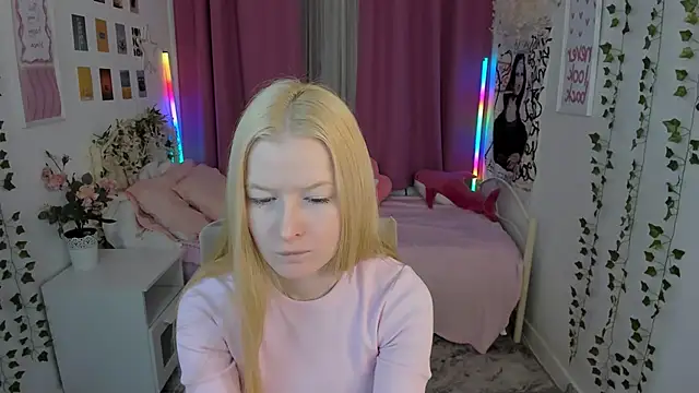 Snapshot of Laly_Peach chatting on 03-01-26, 06:15 Laly Peach online show from 03-01-26, 06:15