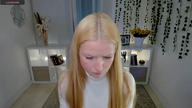 Snapshot of Laly_Peach chatting on 03-16-26, 04:00 Laly Peach online show from 03-16-26, 04:00