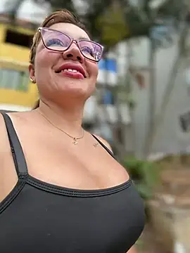 Snapshot of DIANITA_1988 chatting on 07-13-26, 06:00 DIANITA 1988 online show from 07-13-26, 06:00