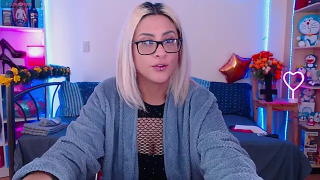 Snapshot of Annie_p chatting on 11-15-25, 10:04 Annie p online show from 11-15-25, 10:04