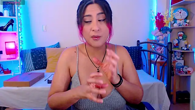 Snapshot of Annie_p chatting on 08-07-26, 12:23 Annie p online show from 08-07-26, 12:23