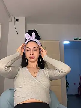 Snapshot of MeganHopeX chatting on 12-23-24, 06:11 MeganHopeX online show from 12-23-24, 06:11