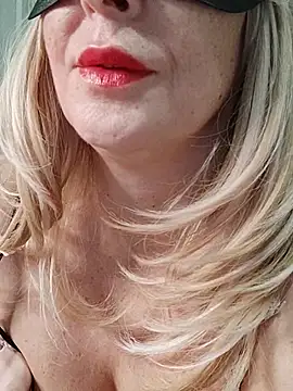 Snapshot of Vivian115 chatting on 11-22-25, 03:44 Vivian115 online show from 11-22-25, 03:44