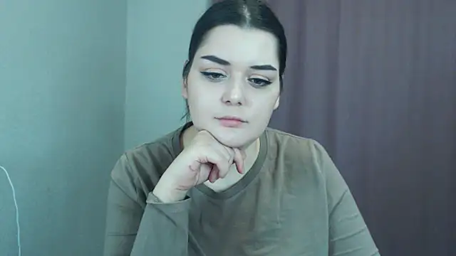 Snapshot of ohhhMie chatting on 12-18-24, 06:14 ohhhMie online show from 12-18-24, 06:14