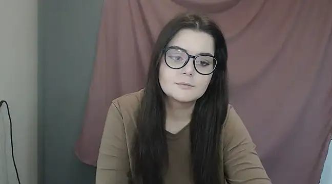 Snapshot of ohhhMie chatting on 02-16-25, 04:32 ohhhMie online show from 02-16-25, 04:32