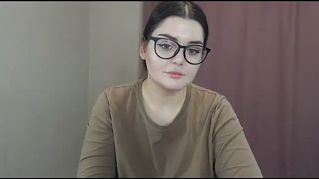 Snapshot of ohhhMie chatting on 02-20-25, 04:14 ohhhMie online show from 02-20-25, 04:14