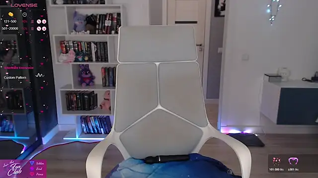 Emma Bryan online show from 10-25-25, 06:46