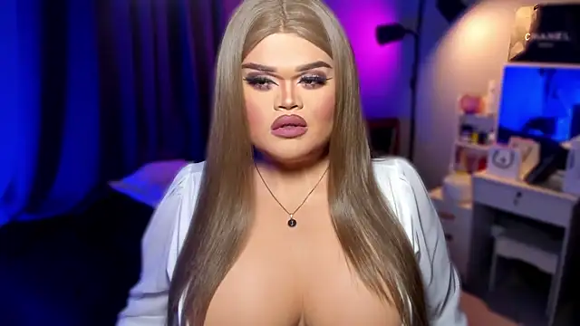 Snapshot of KarolinaThompson chatting on 12-21-24, 05:36 KarolinaThompson online show from 12-21-24, 05:36