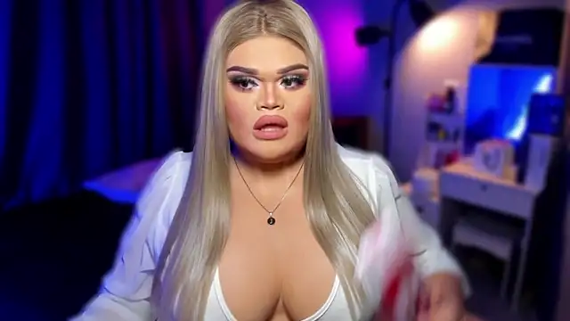 Snapshot of KarolinaThompson chatting on 01-19-25, 06:43 KarolinaThompson online show from 01-19-25, 06:43