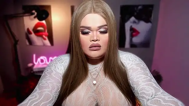 Snapshot of KarolinaThompson chatting on 10-21-25, 04:57 KarolinaThompson online show from 10-21-25, 04:57