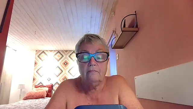 GrannyChrissy68 online show from 09-14-25, 01:32
