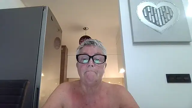 GrannyChrissy68 online show from 10-01-25, 09:32