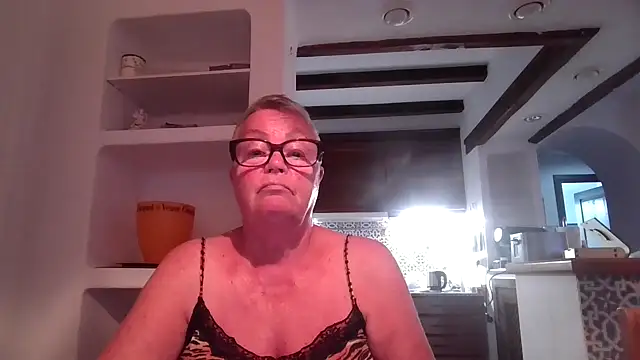 GrannyChrissy68 online show from 10-25-25, 08:47