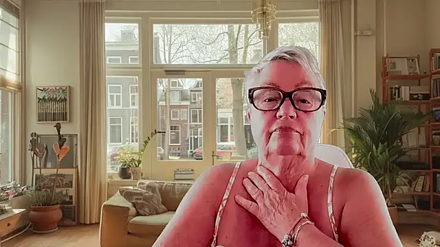 GrannyChrissy68 online show from 02-04-26, 02:34