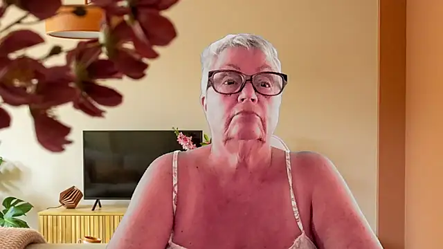 GrannyChrissy68 online show from 02-07-26, 05:38