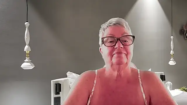 GrannyChrissy68 online show from 02-08-26, 10:57