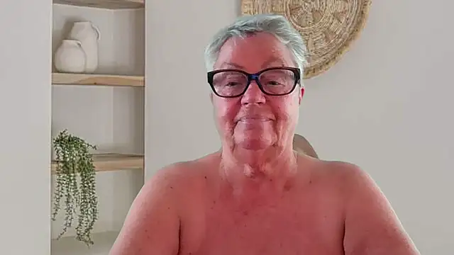 GrannyChrissy68 online show from 04-25-26, 01:41