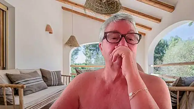 GrannyChrissy68 online show from 04-26-26, 01:42