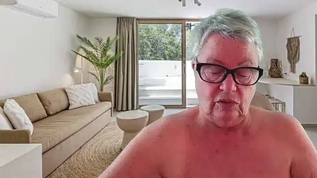 GrannyChrissy68 online show from 04-28-26, 02:44