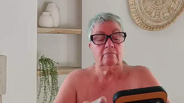 GrannyChrissy68 online show from 06-26-26, 11:36