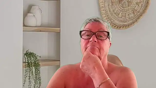 GrannyChrissy68 online show from 07-27-26, 09:33