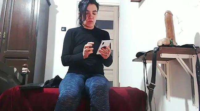 Snapshot of Goddess_Inanna chatting on 01-20-25, 03:39 Goddess Inanna online show from 01-20-25, 03:39