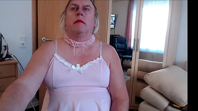 Snapshot of Sissygera chatting on 12-31-24, 09:31 Sissygera online show from 12-31-24, 09:31