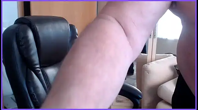 Snapshot of Sissygera chatting on 01-22-25, 08:29 Sissygera online show from 01-22-25, 08:29