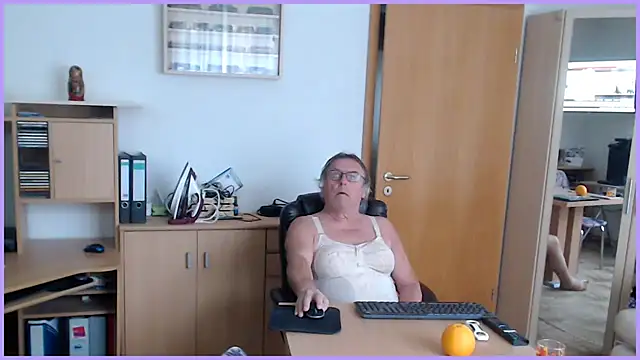 Snapshot of Sissygera chatting on 10-12-25, 12:48 Sissygera online show from 10-12-25, 12:48