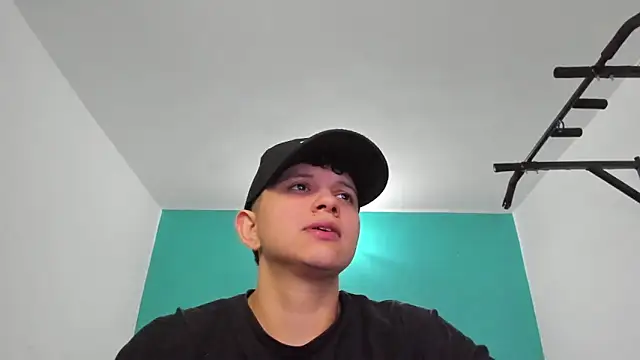 Snapshot of alex-queen- chatting on 11-15-25, 11:54 alex-queen- online show from 11-15-25, 11:54