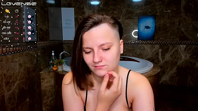 MelindaTin online show from 11-12-25, 01:06