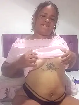 Snapshot of BelenGarcia chatting on 03-11-26, 11:49 BelenGarcia online show from 03-11-26, 11:49