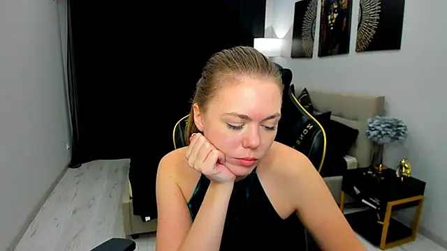 Strawberrye online show from 05-16-26, 10:36