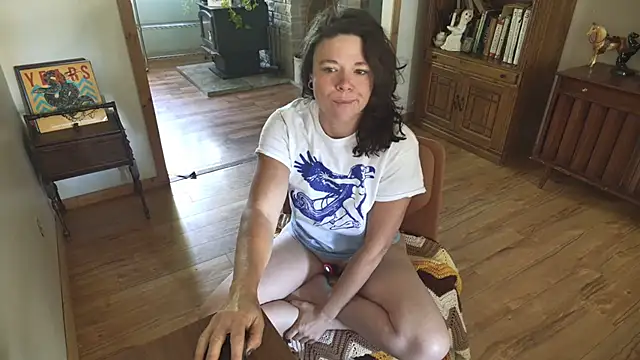 Snapshot of MarcyJones chatting on 10-04-25, 03:21 MarcyJones online show from 10-04-25, 03:21