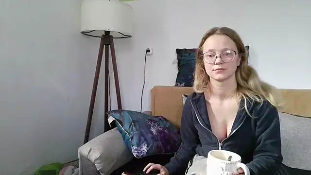 little-leni online show from 11-25-25, 11:21