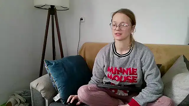 little-leni online show from 12-16-25, 08:41