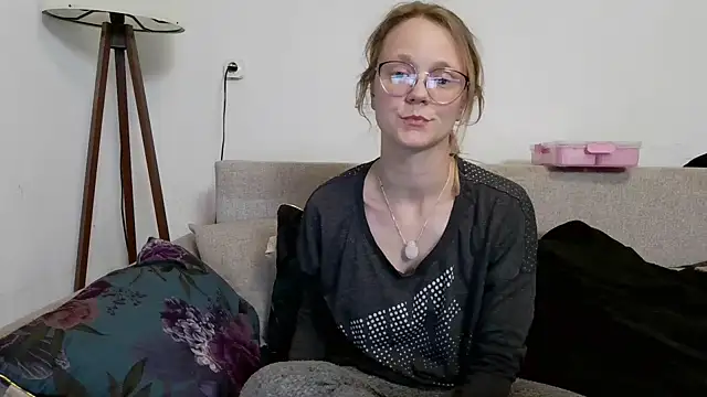 little-leni online show from 03-17-26, 08:12