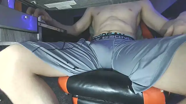 Snapshot of Dick_and_muscles chatting on 03-06-25, 03:02 Dick and muscles online show from 03-06-25, 03:02