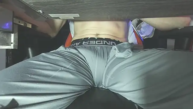 Snapshot of Dick_and_muscles chatting on 09-21-25, 01:18 Dick and muscles online show from 09-21-25, 01:18