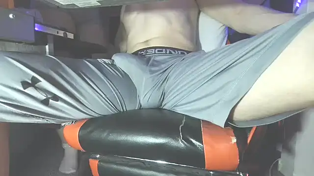 Snapshot of Dick_and_muscles chatting on 10-11-25, 03:50 Dick and muscles online show from 10-11-25, 03:50